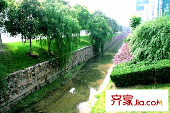 運盛美之國小區(qū)門口新秦淮河（2011.7）