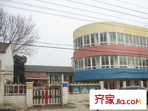 雅居樂長樂渡項(xiàng)目門口幼兒園（2013-01）