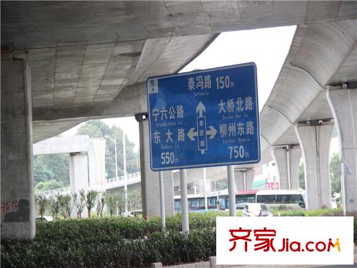 金泉泰來苑高架下站牌