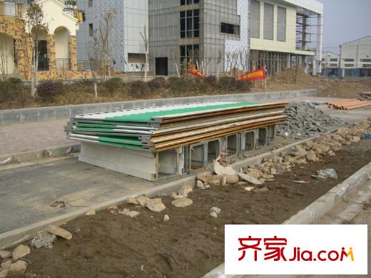 天華硅谷項目東側(cè)泰馮路站施工情況（2011.02）