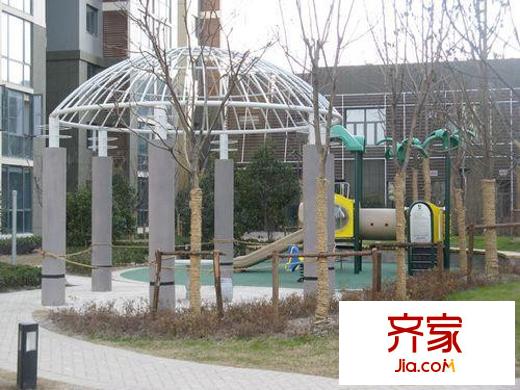 東渡國際青年城外景圖