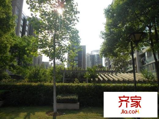 亞東城外景圖