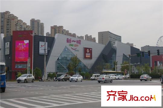 弘陽旭日上城距離弘陽二期500米處的沃爾瑪