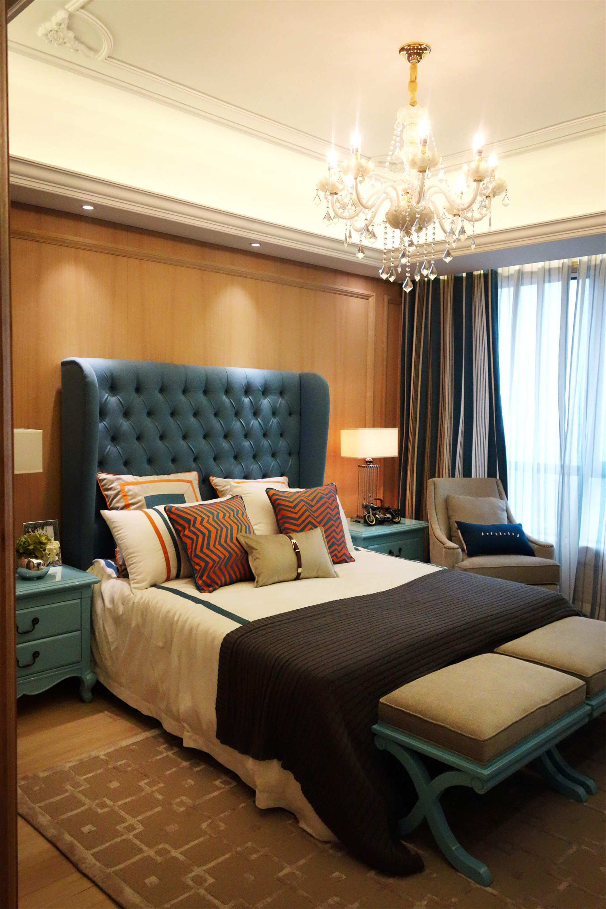 欧式风格,20万以上装修,140平米以上装修,别墅装修,卧室,新古典风格,床头软包,灯具,床头柜,蓝色