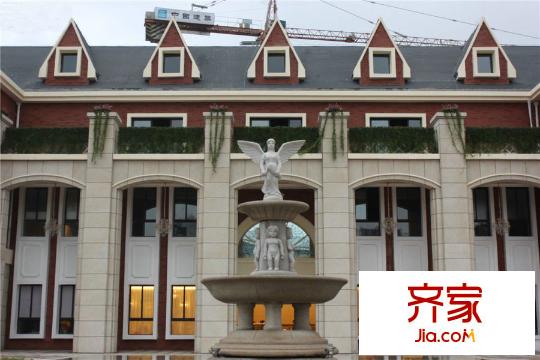 溫莎國際社區(qū)售樓部正面