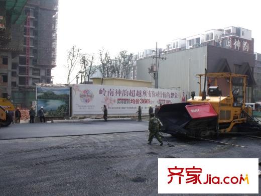 嶺南神韻通往華潤(rùn)商業(yè)廣場(chǎng)的道路 