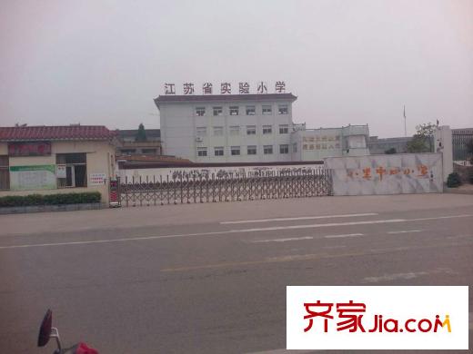 風格雅園向北約800米八里中心小學