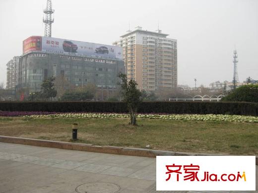 鑫苑景城向東400米段莊廣場