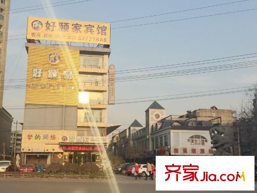 國華天璽向南約50米賓館