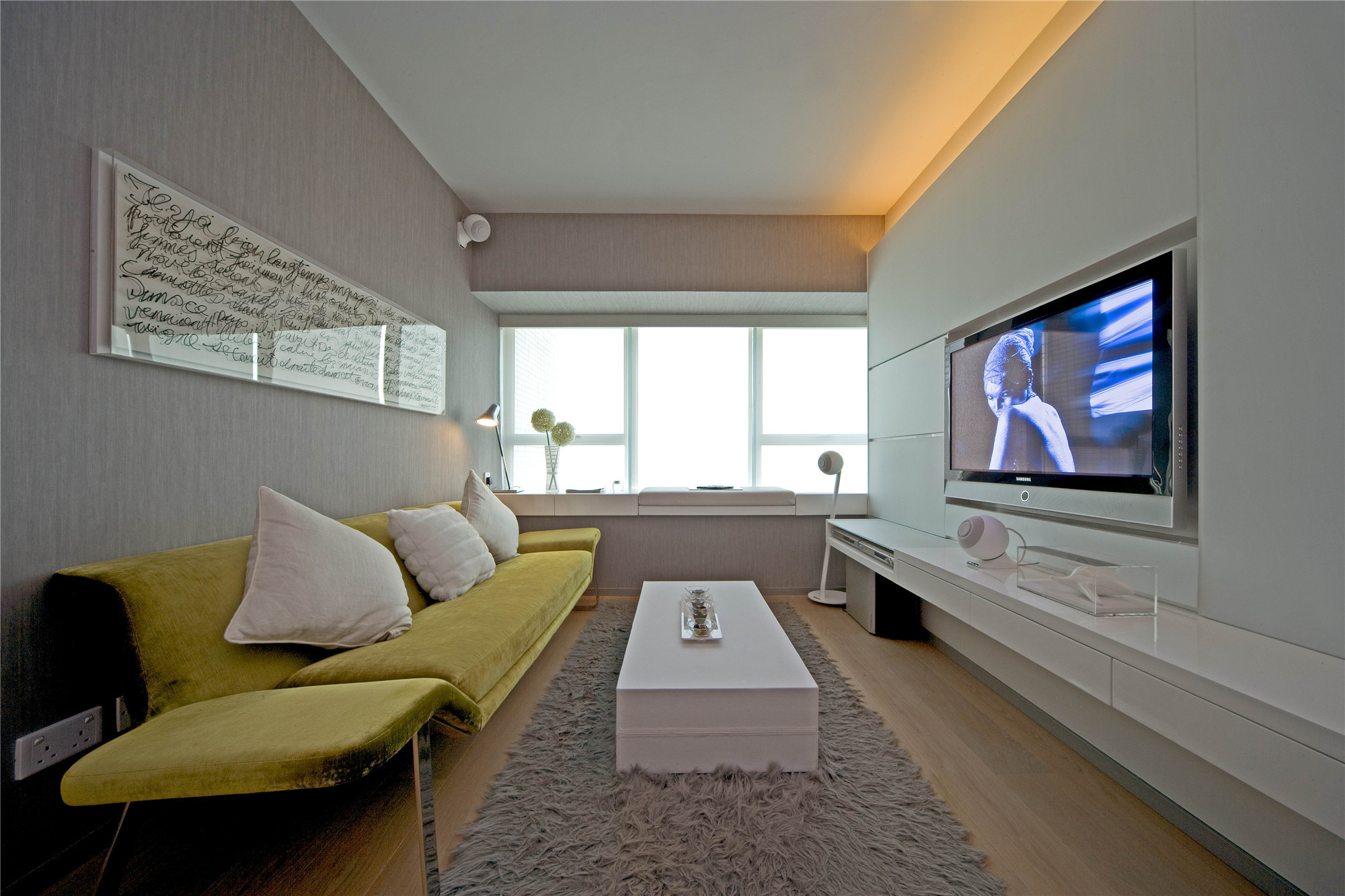 简约风格,一居室装修,70平米装修,小户型装修,5-10万装修,客厅,电视背景墙,白色,黄色,沙发