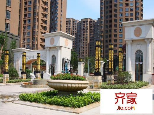 翠湖御景小區(qū)南門(mén)（2013-10）