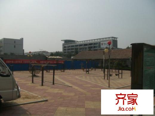 九龍山村小區(qū)外景圖 