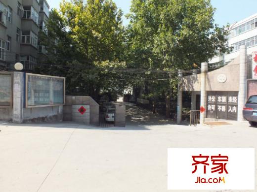 投資公司宿舍外景圖 小區(qū)內(nèi)景