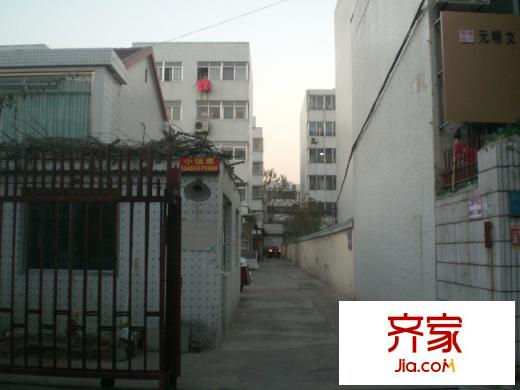 三聯(lián)宿舍(新華路)外景圖新華路三聯(lián)宿舍 （2014.11.17）