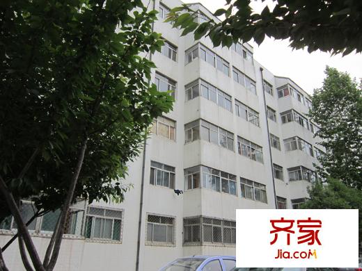 中級(jí)法院宿舍外景圖