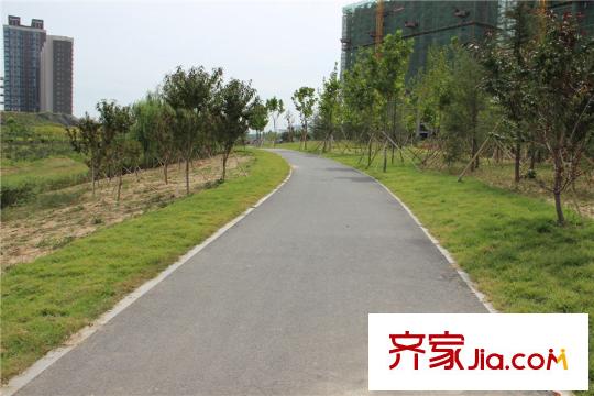 水岸華府北側(cè)50米張面河景觀公園