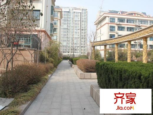 龍居苑外景圖小區(qū)環(huán)境實(shí)景圖(20130315)