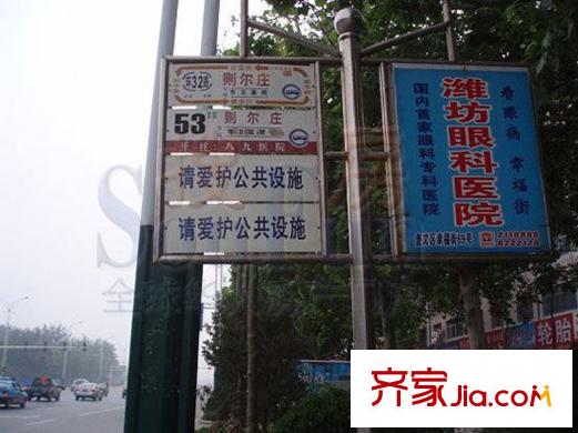 上河園配套圖位于小區(qū)東門的公交站牌