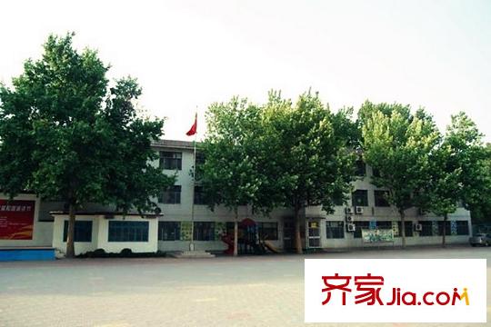 東城新華風(fēng)景配套圖向西南約1000米育才學(xué)校