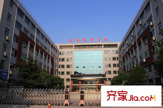 高速仁和盛庭項(xiàng)目往西約800米錦繡學(xué)校