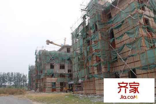 瀚香苑二期別墅已封頂（2015-10-23）
