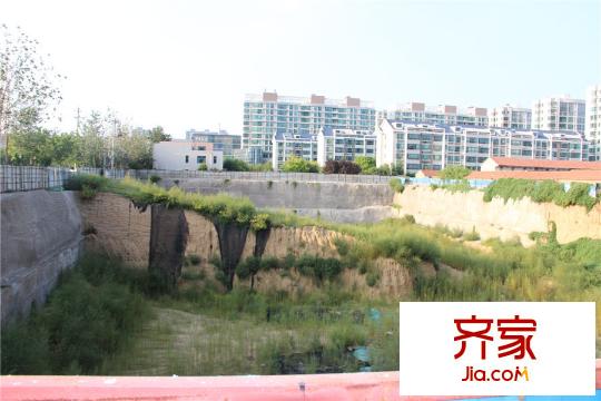 可林奇財富創(chuàng)意大廈工地地基施工遠景圖（2015-09-25）