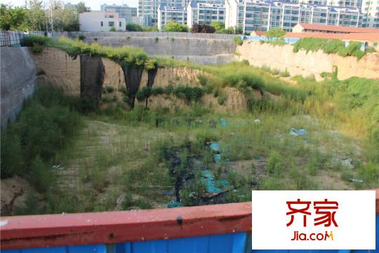 可林奇財富創(chuàng)意大廈工地地基施工近景圖（2015-09-25）