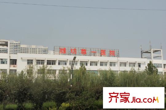 和揚(yáng)晶立方向東北1400米尊一醫(yī)院