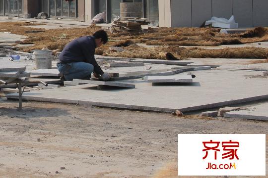 新華國(guó)際小區(qū)沿街路面施工（2015-03-12）