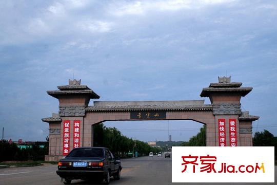 建安花園向東800米青云山風(fēng)景區(qū)