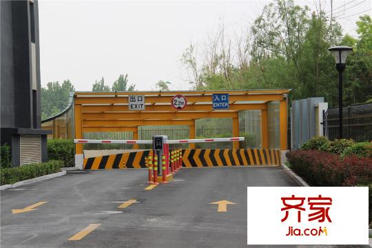水韻華府地下車庫(kù)入口（2015-05-07）