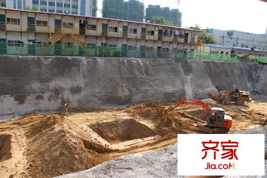 盛華名園1號樓地基施工（2015-09-08）