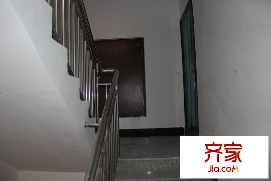 瑞景嘉苑1號(hào)樓現(xiàn)房樓梯（2015-9-25）