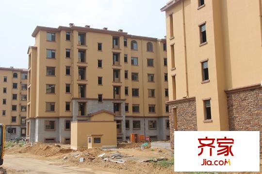 鳳凰太陽(yáng)城二期龐庭花園洋房10#外墻施工（2015-8-28）