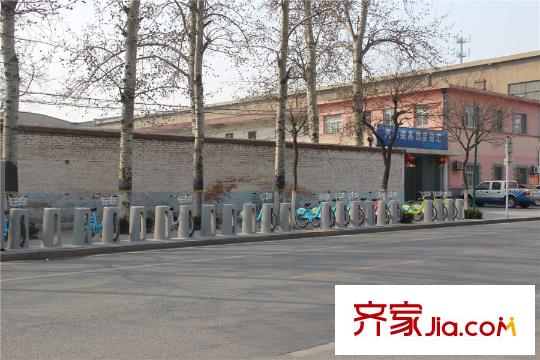 紫金花園售樓處對面公共自行車