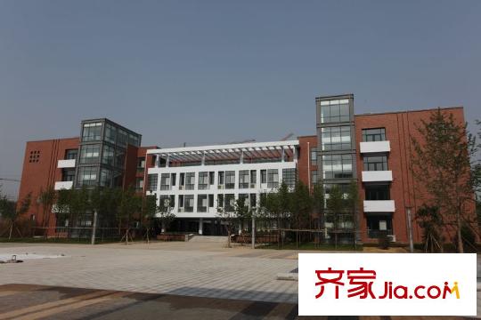 學(xué)苑花園二期項(xiàng)目西臨峽山雙語(yǔ)學(xué)校