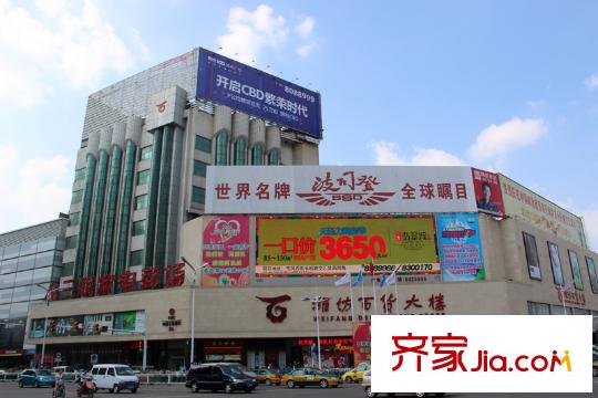 恒易寶蓮金融中心向西約800米百貨大樓