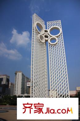 恒易寶蓮金融中心向北500米左右風(fēng)箏廣場(chǎng)