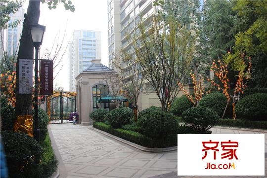 綠城誠(chéng)園小區(qū)東大門（2015-11-13）