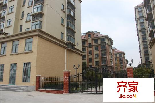 龍澤苑項(xiàng)目小區(qū)入口（2015-11-9）