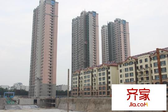 圣基金碧廣場高層20/21/22號樓外立面施工中（2015-9-1）