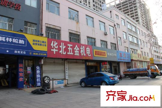 銀泉廣場項(xiàng)目北緊鄰商店