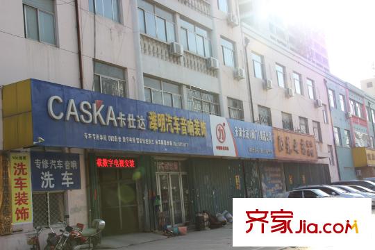 銀泉廣場項(xiàng)目北緊鄰商店