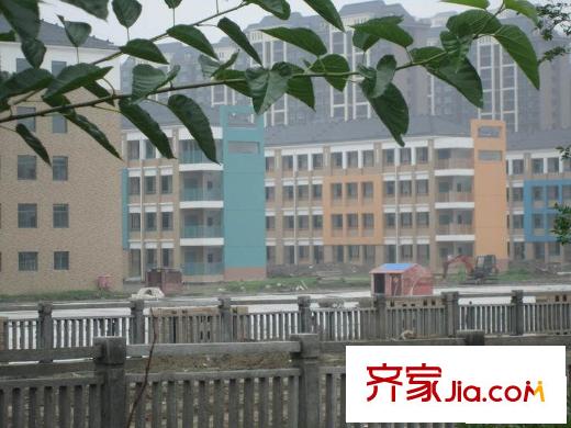 萬(wàn)科金域廣場(chǎng)項(xiàng)目東約50米的北城小學(xué)