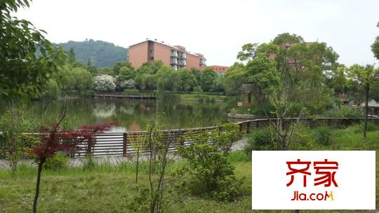 軍山匯賢居外景圖 