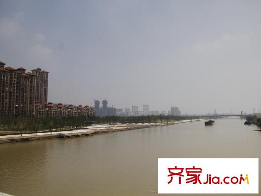 華強(qiáng)城南側(cè)100米處通呂運(yùn)河綠廊工程