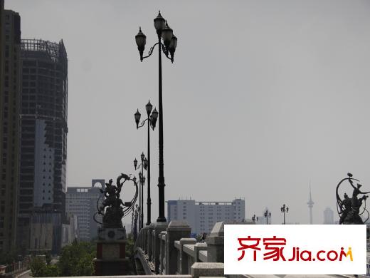 華強(qiáng)城西側(cè)50米處北城大橋