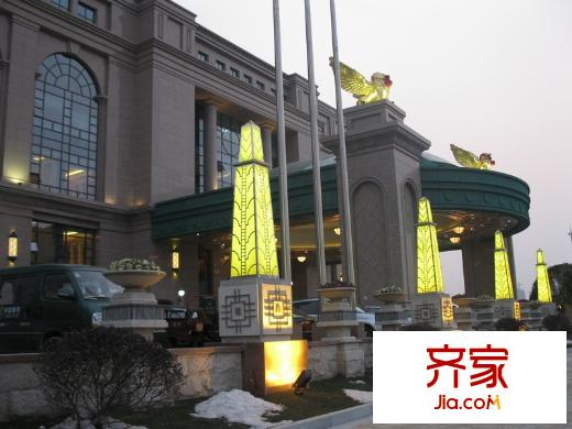 金石國際大酒店門前雕塑景觀（2011-01-28）
