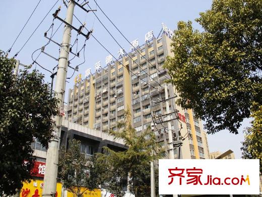 文華名邸小區(qū)南10米大酒店