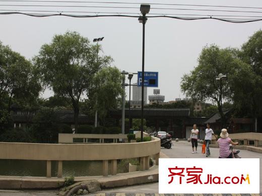 翰林府項目南側(cè)50米的文峰公園